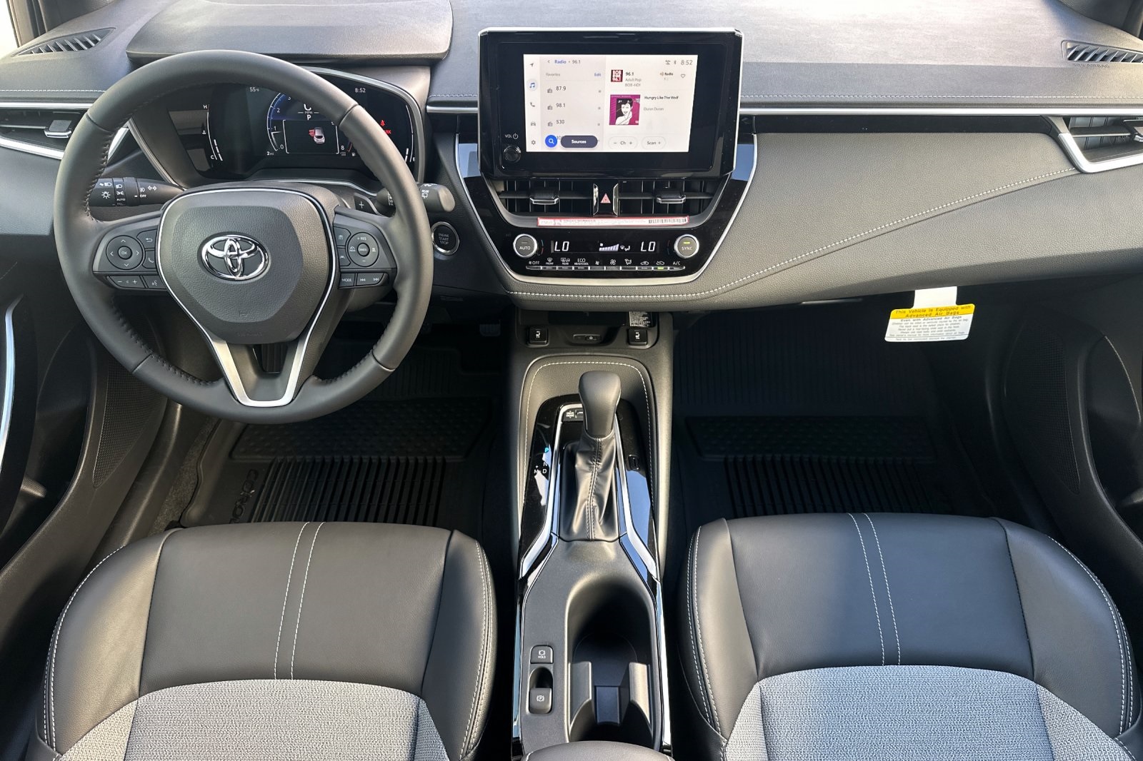 2025 Toyota Corolla XSE photo 13