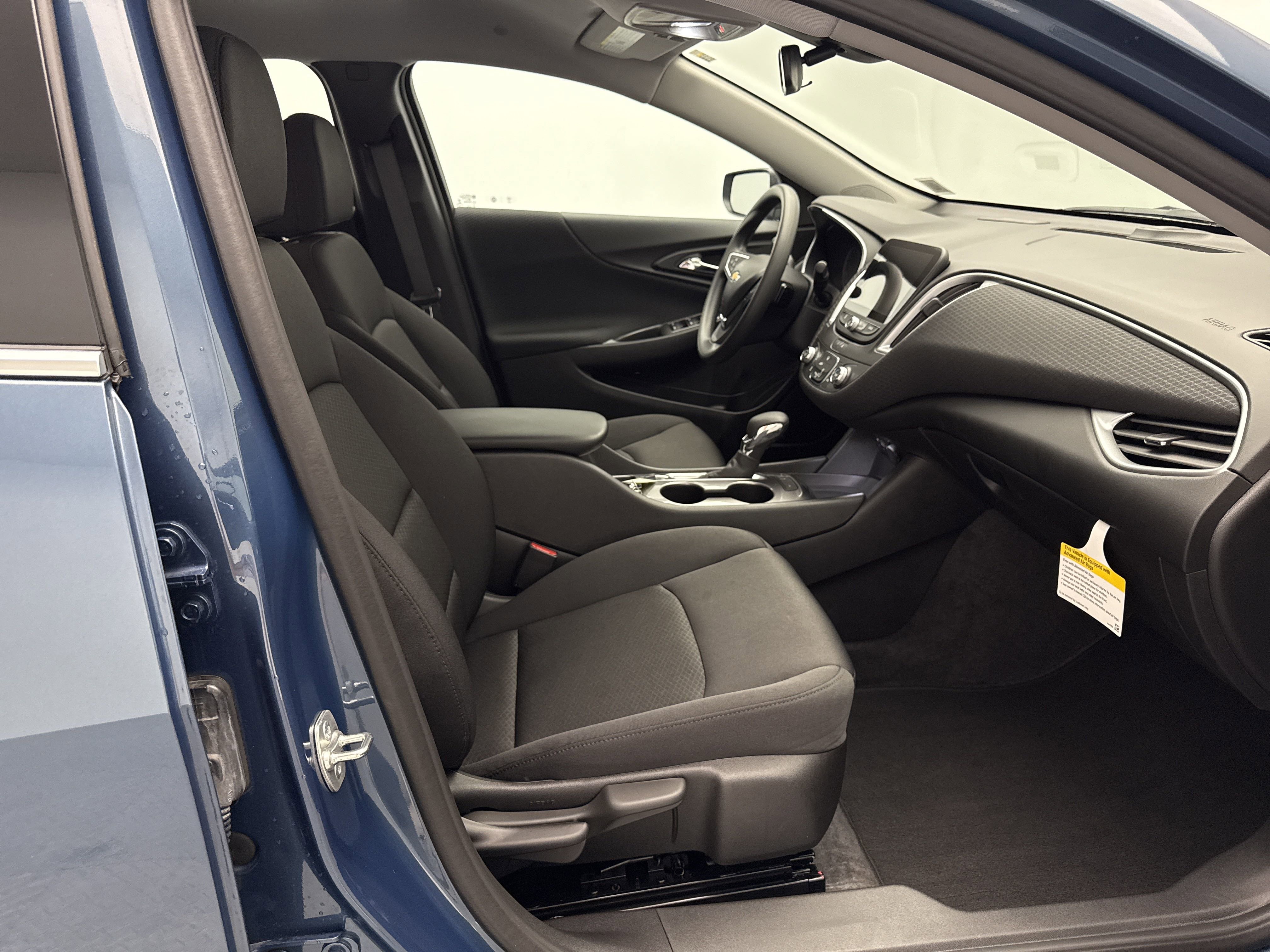 2025 Chevrolet Malibu LS photo 8