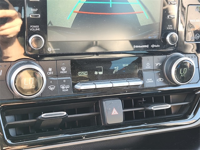 2021 Toyota Highlander XLE photo 23