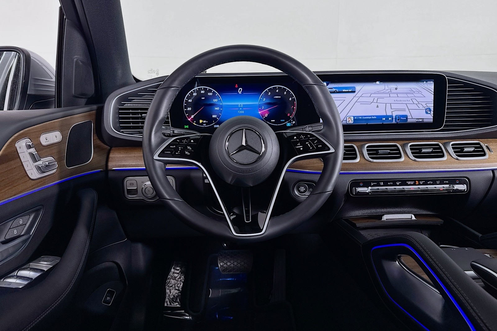 2025 Mercedes Benz GLE 350 4MATIC photo 2