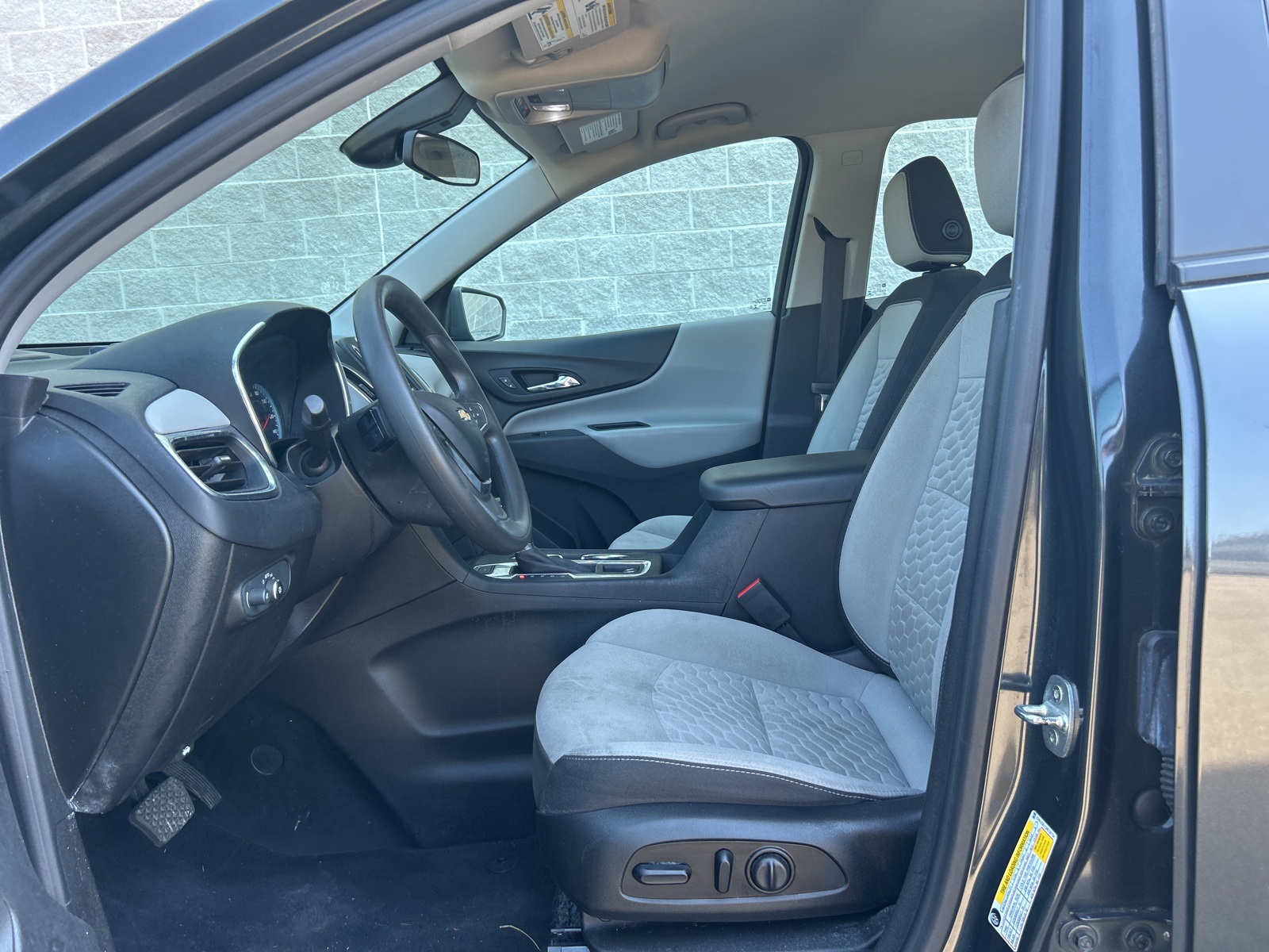 2021 Chevrolet Equinox LS photo 6