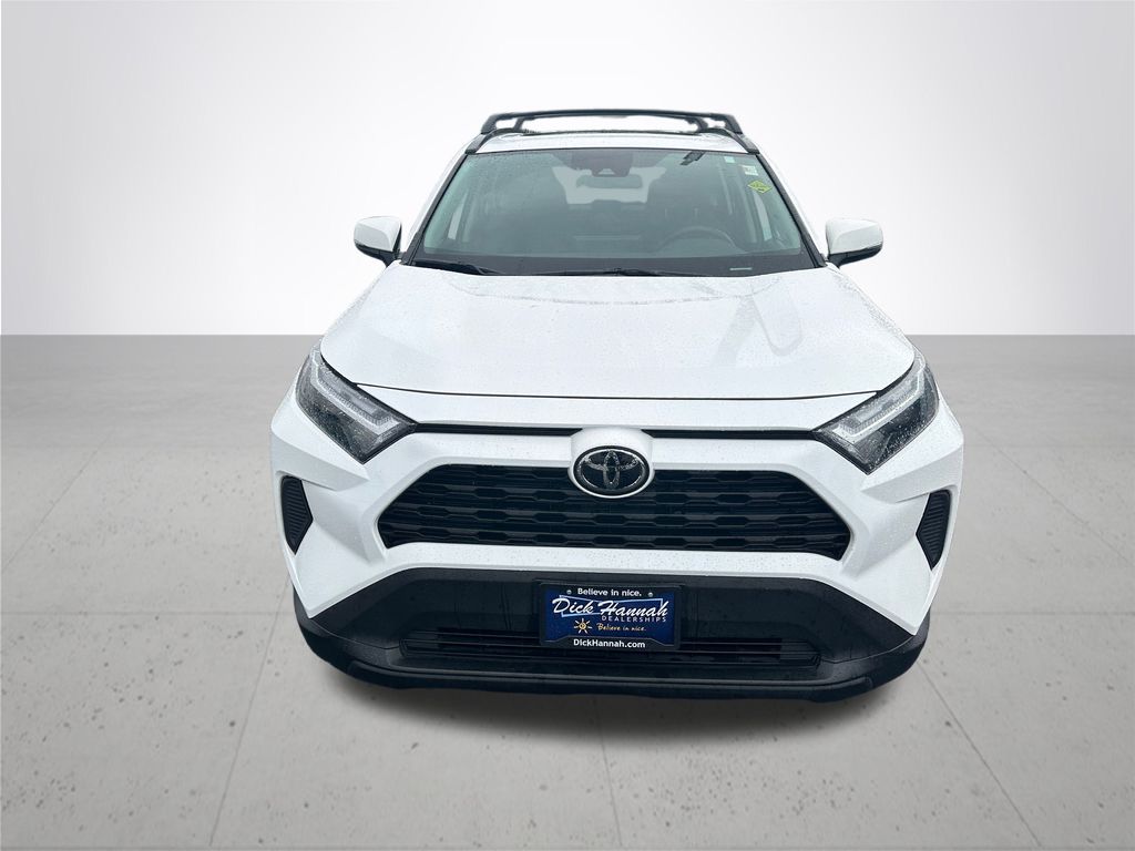2024 Toyota RAV4 XLE photo 3