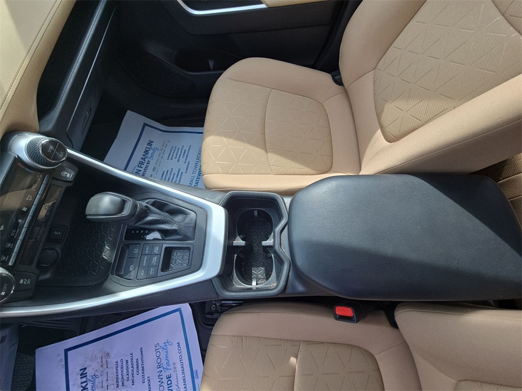 2022 Toyota RAV4 XLE photo 12