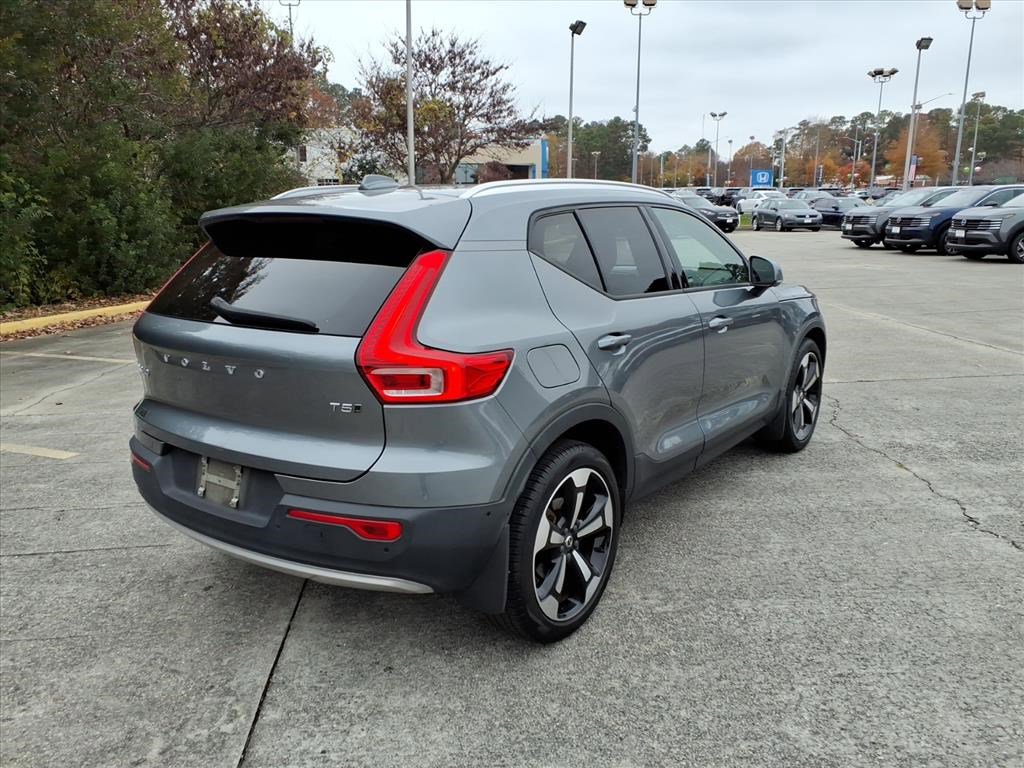 2019 Volvo XC40 Momentum photo 3