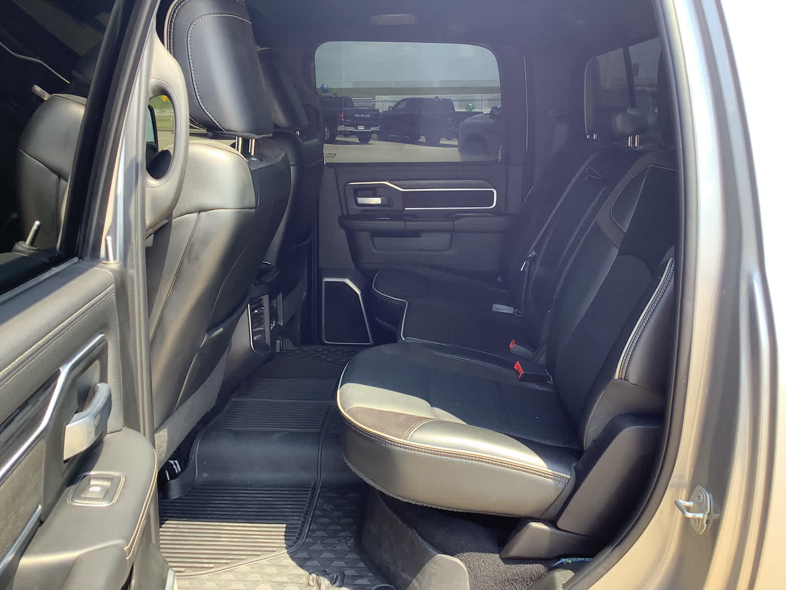 2024 Ram 3500 Laramie photo 12