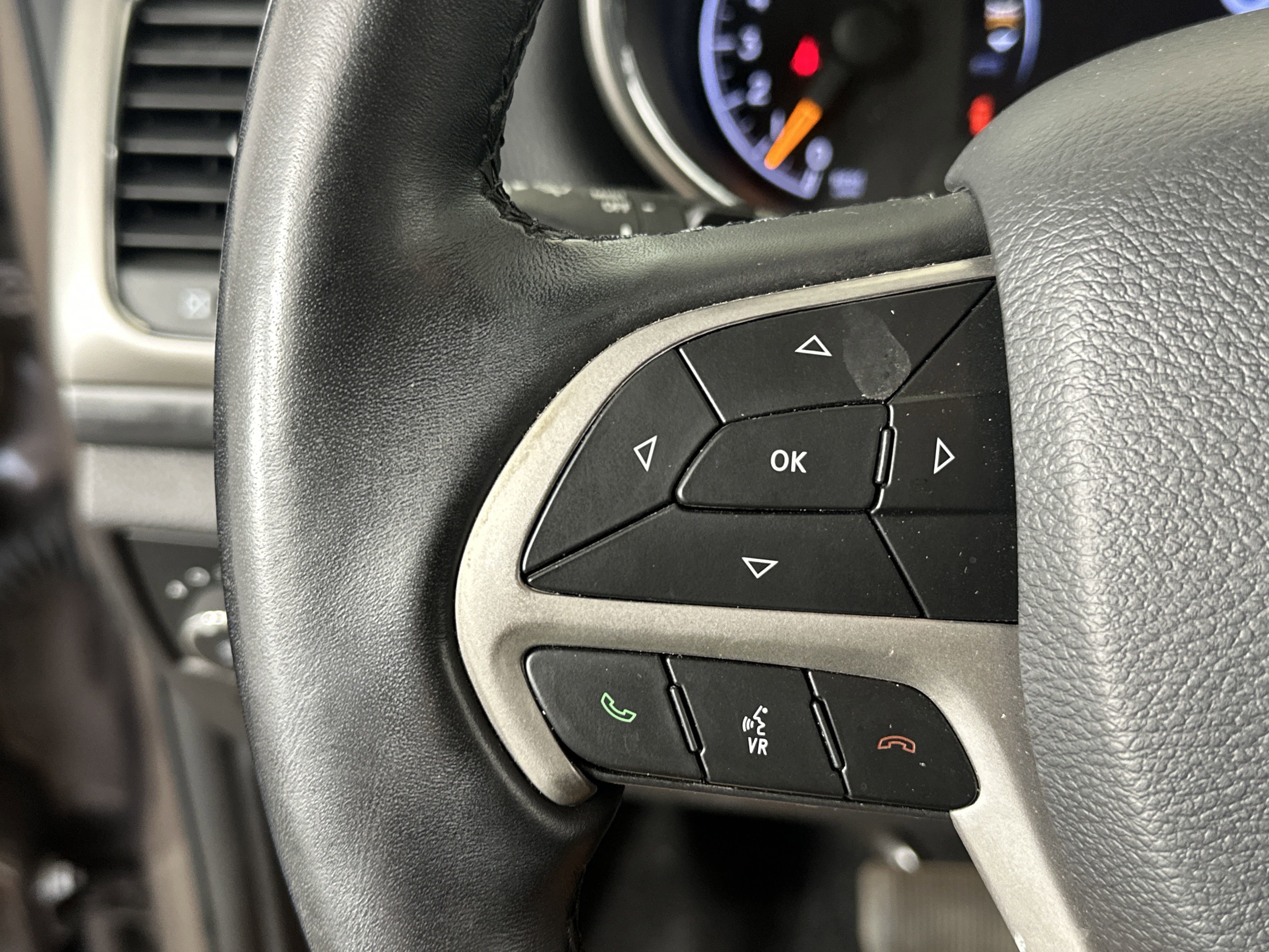 2020 Jeep Grand Cherokee Laredo photo 11
