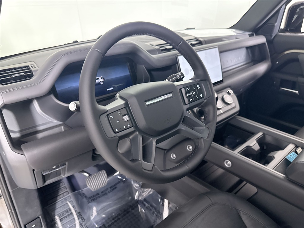 2025 Land Rover Defender 90 X-Dynamic SE photo 13