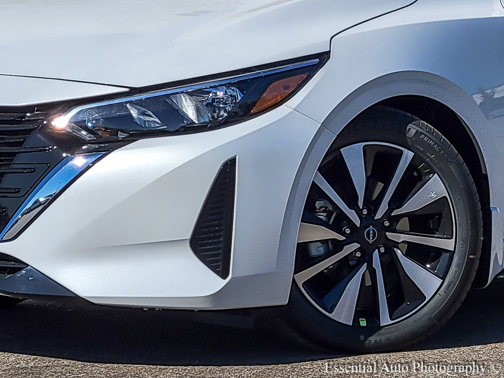 2025 Nissan Sentra SV photo 3