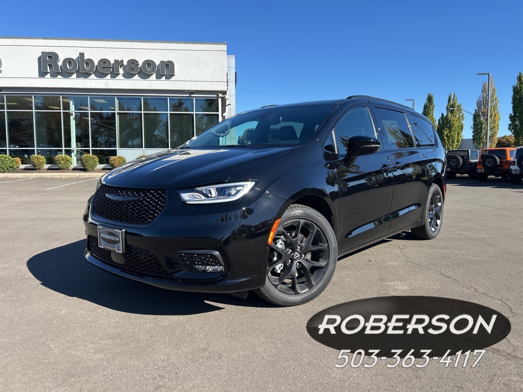 2026 Chrysler Pacifica Select's photo