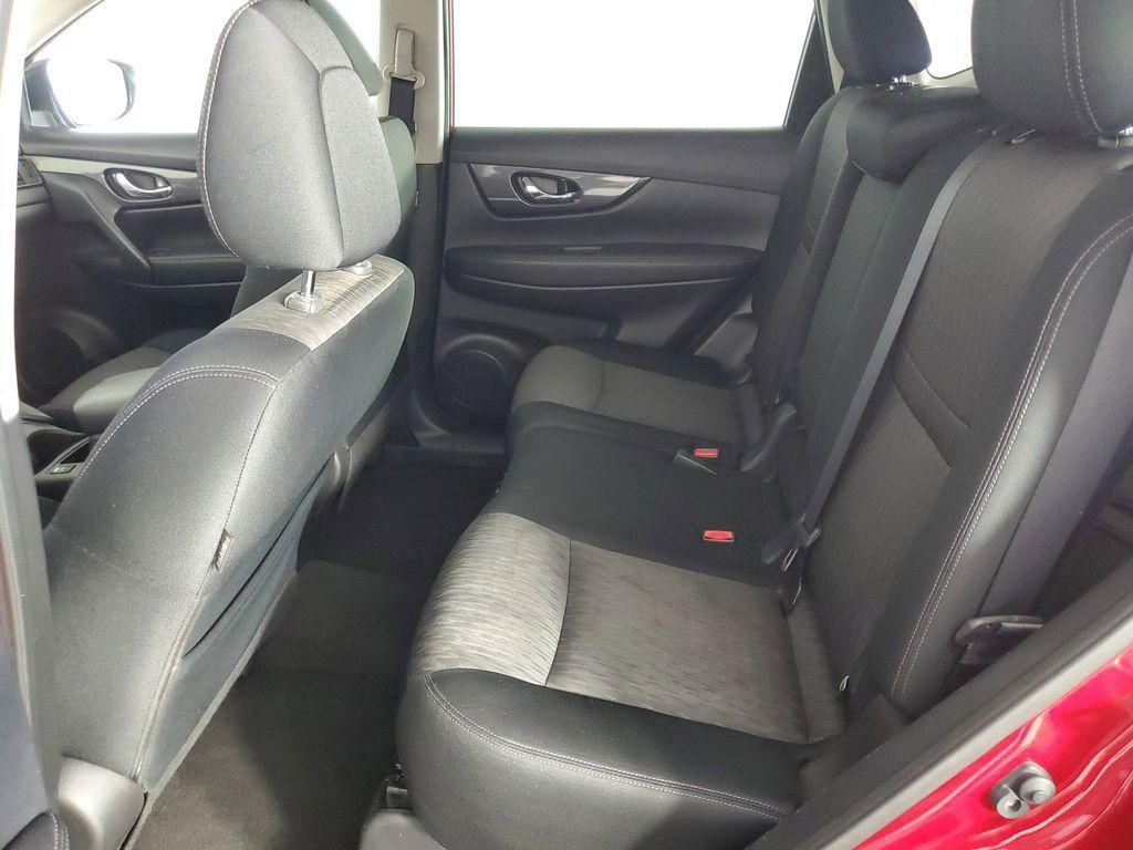 2017 Nissan Rogue SV photo 12