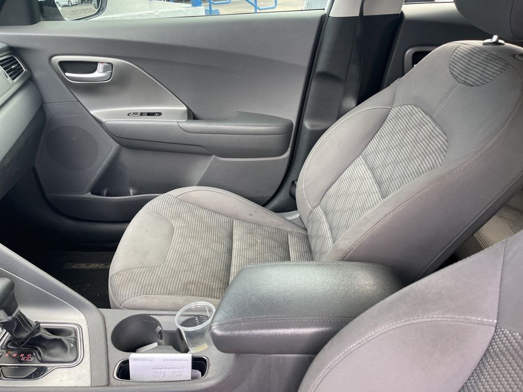 2017 Kia Niro LX photo 15