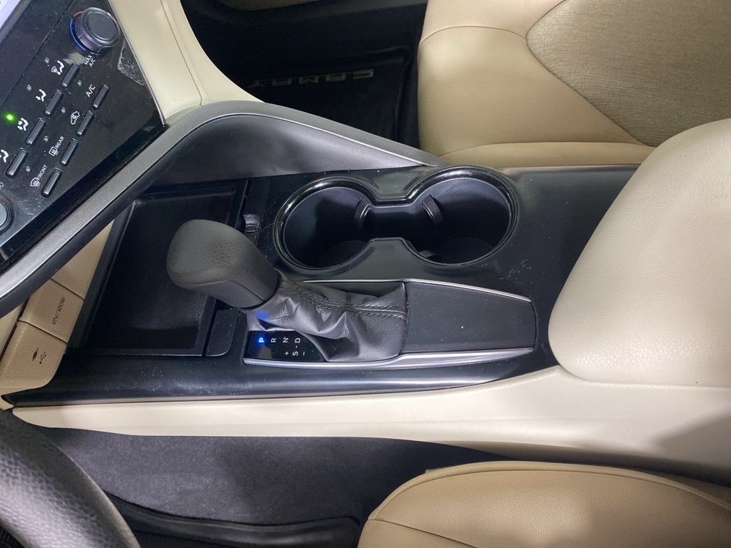 2019 Toyota Camry LE photo 19