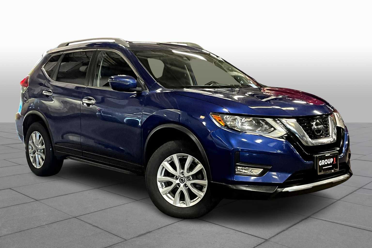 2019 Nissan Rogue SV photo 2
