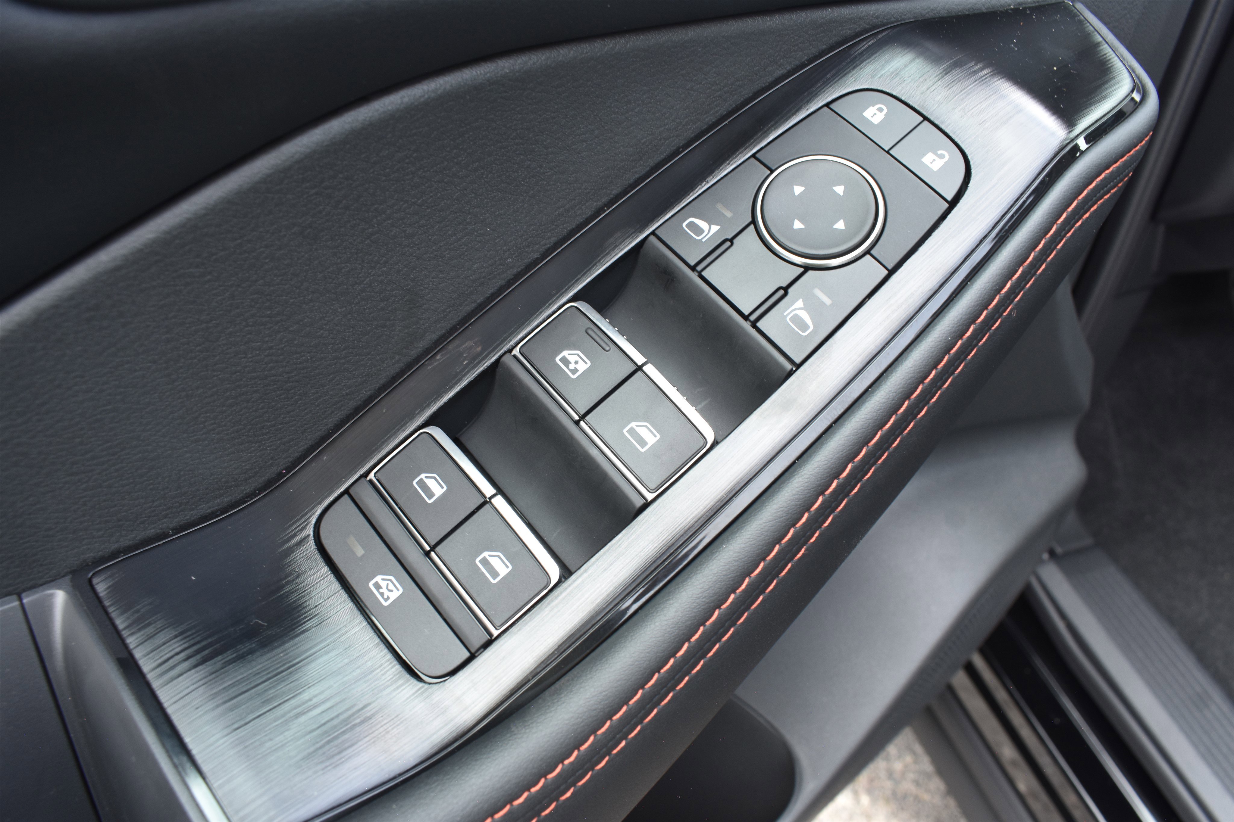 2026 Nissan Rogue SV photo 2