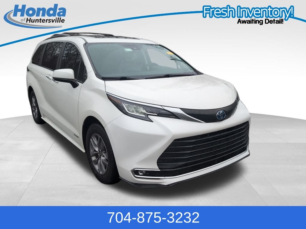 2021 Toyota Sienna XLE