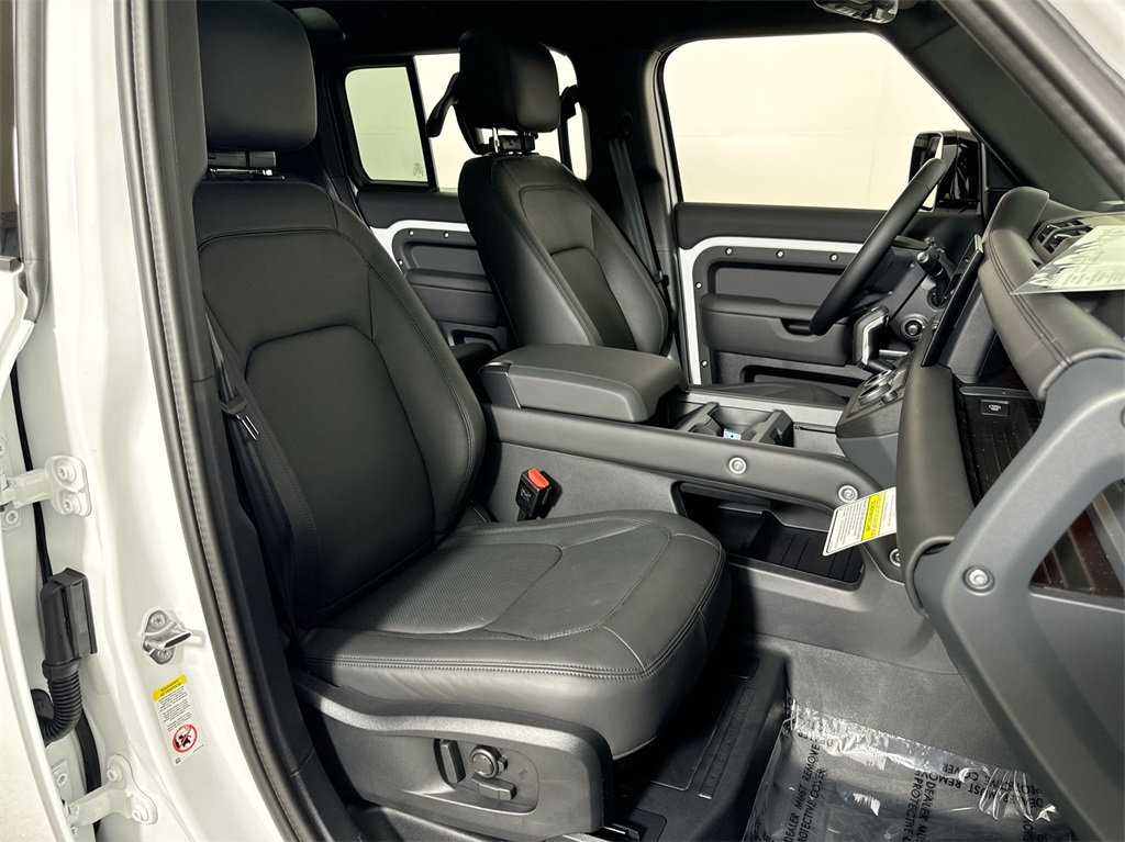 2025 Land Rover Defender 110 X-Dynamic SE photo 22