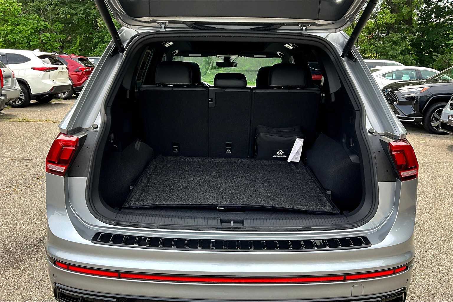 2024 Volkswagen Tiguan SE R-Line Black photo 27