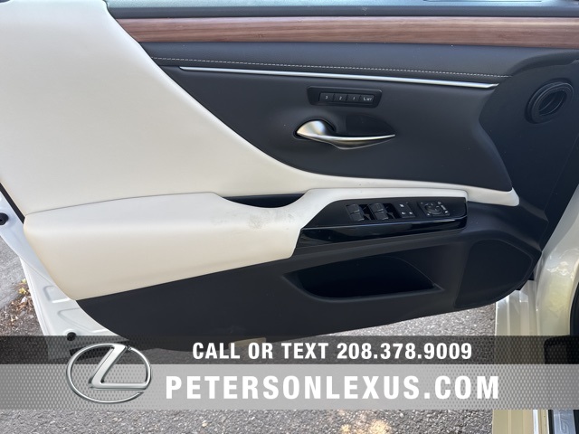 2025 Lexus ES 350 photo 16
