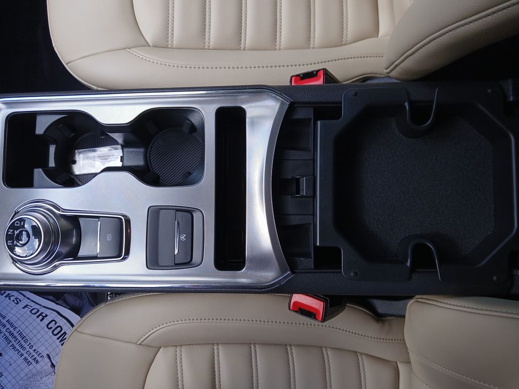2022 Ford Edge SEL photo 22
