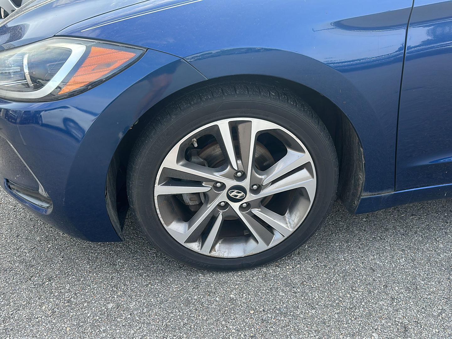 2017 Hyundai Elantra Limited photo 5