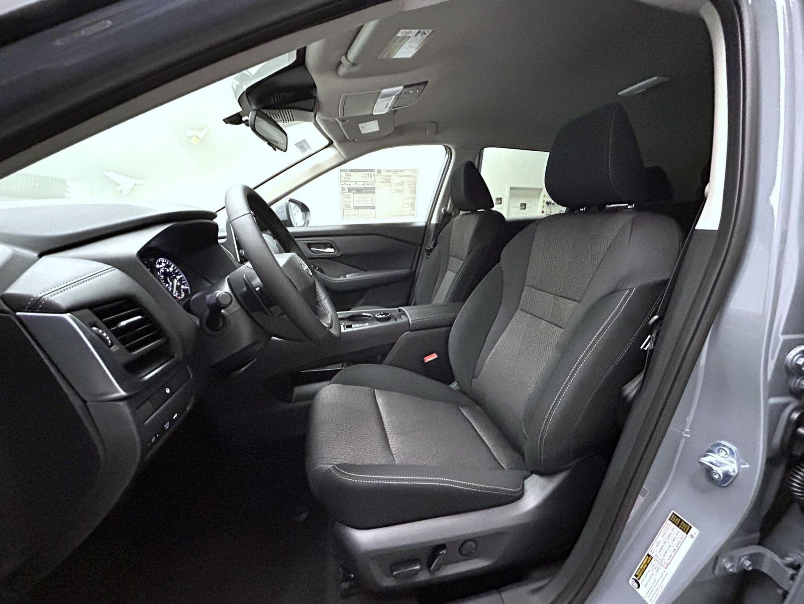 2026 Nissan Rogue SV photo 10