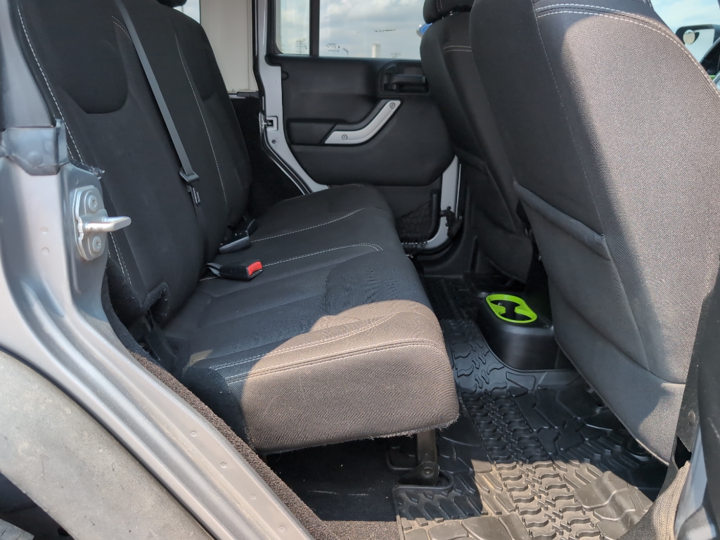 2017 Jeep Wrangler Unlimited Rubicon photo 25