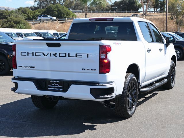 2025 Chevrolet Silverado 1500 Custom photo 3