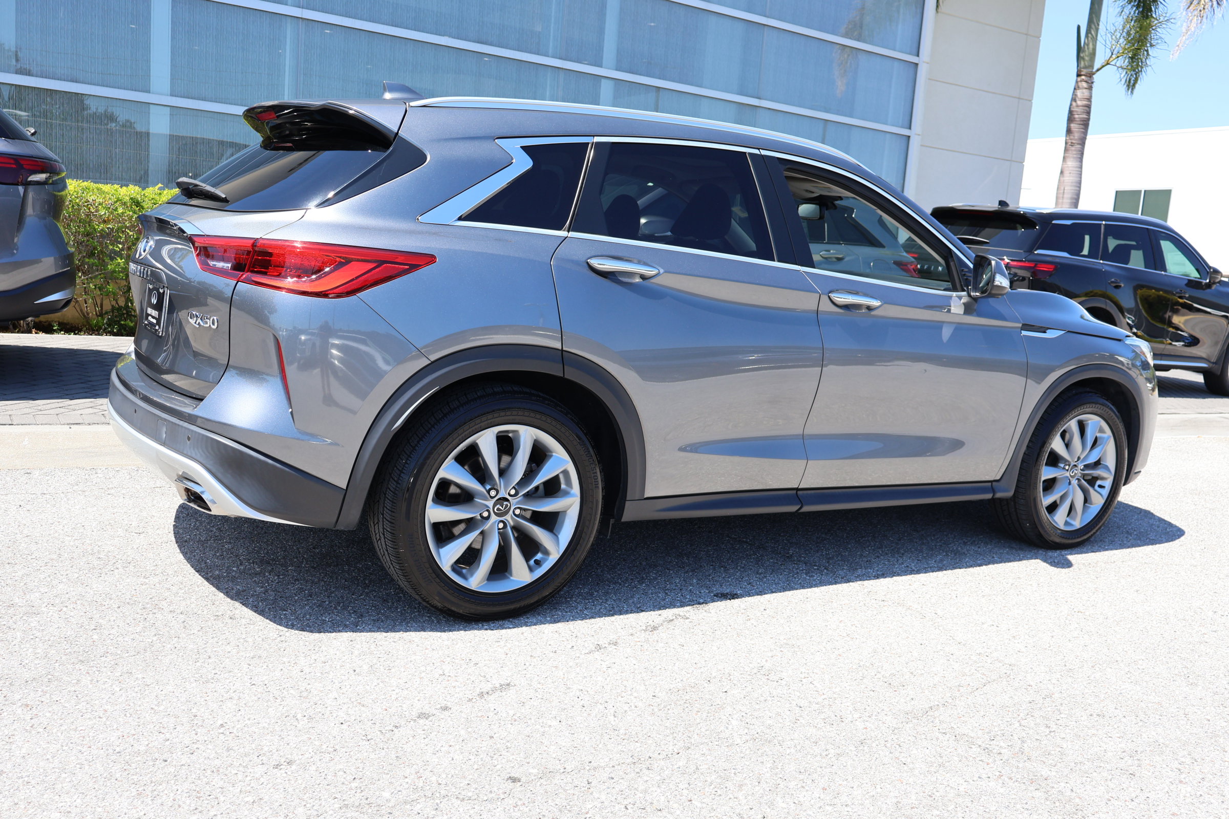 2021 Infiniti QX50 Essential photo 9