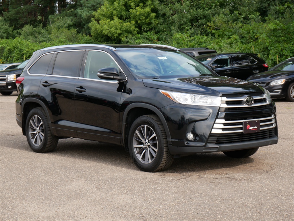 Used 2017 Toyota Highlander XLE with VIN 5TDJZRFH4HS422230 for sale in White Bear Lake, Minnesota