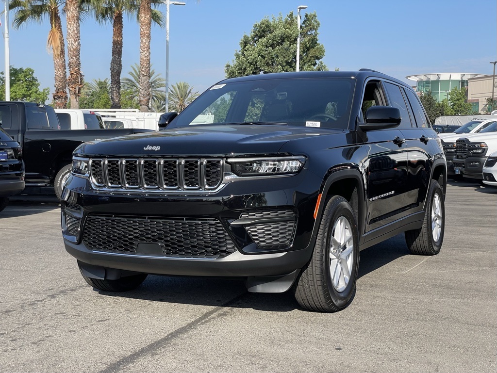 2025 Jeep Grand Cherokee Laredo X photo 2