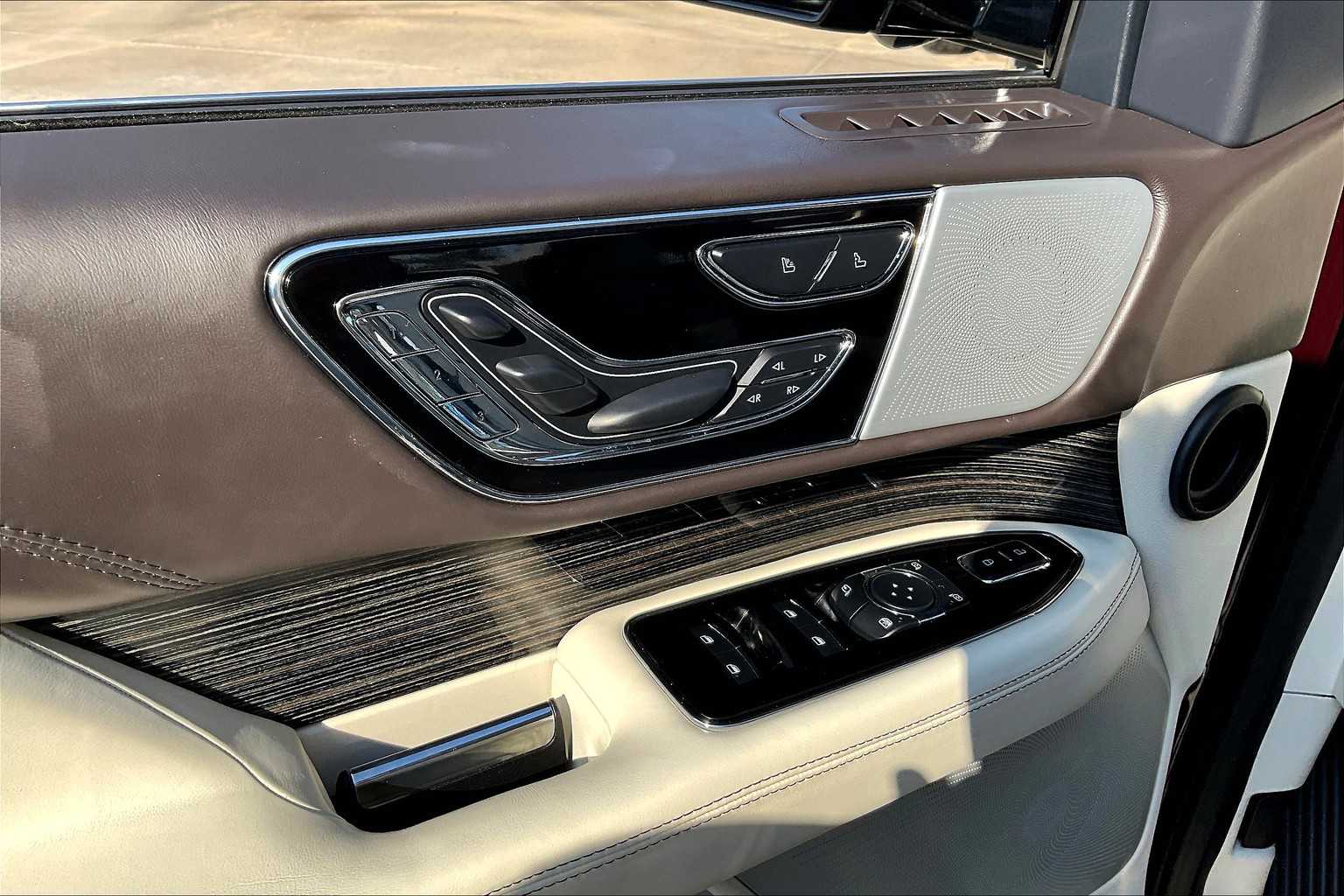 2024 Lincoln Navigator Black Label photo 29