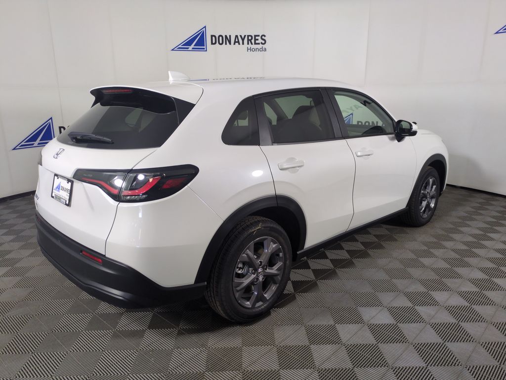 2026 Honda HR-V LX photo 4