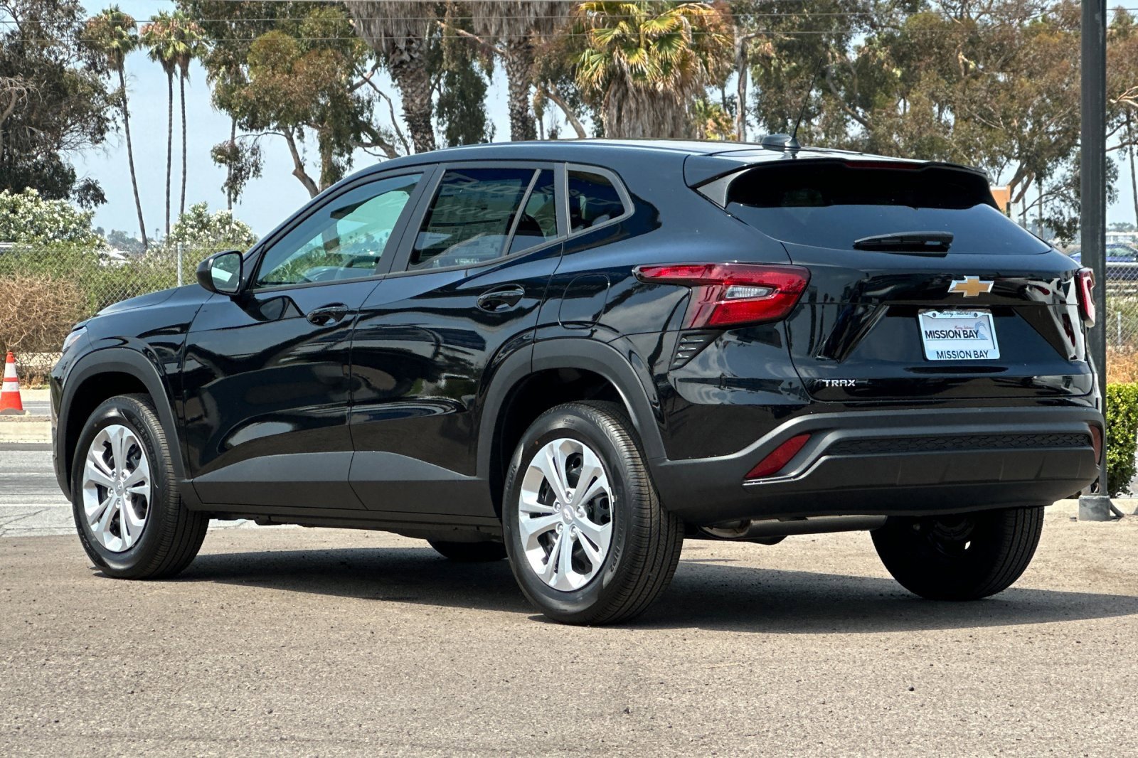 2025 Chevrolet Trax LS photo 4