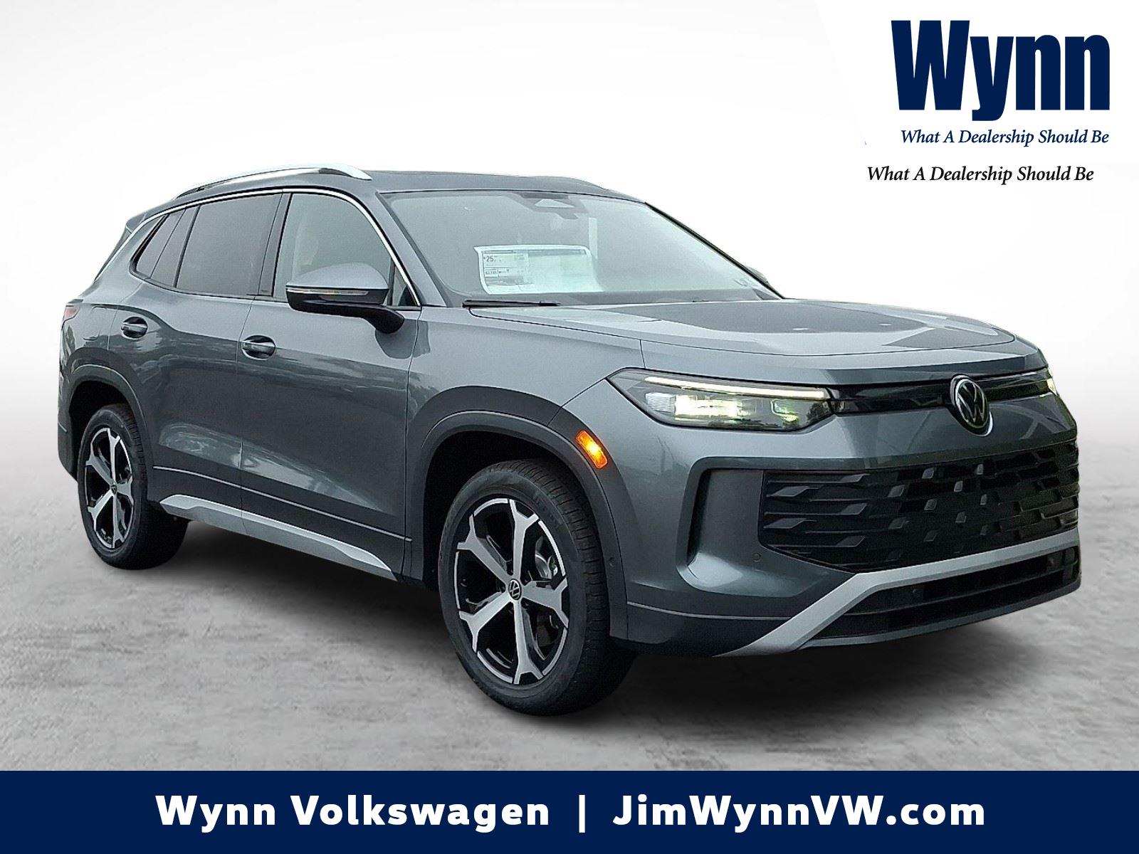 2025 Volkswagen Tiguan SE's photo