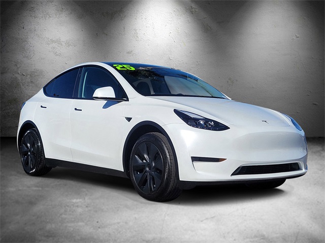 Used 2025 Tesla Model Y Long Range with VIN 7SAYGDED6SA376076 for sale in Hemet, CA