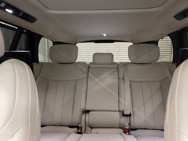2025 Land Rover Range Rover Autobiography photo 9