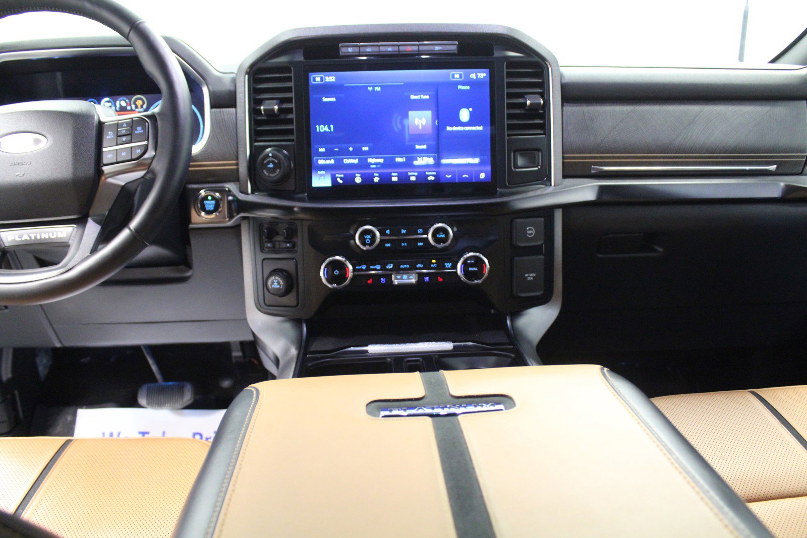 2023 Ford F-150 Platinum photo 17