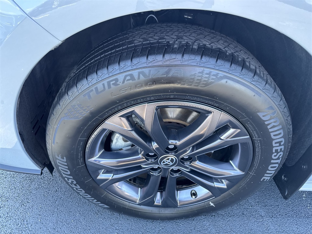 2024 Toyota Sienna LE photo 15