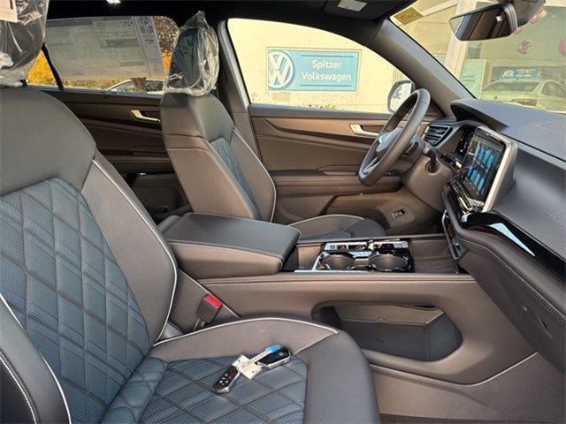 2025 Volkswagen Atlas Cross Sport SEL Premium R-Line photo 26