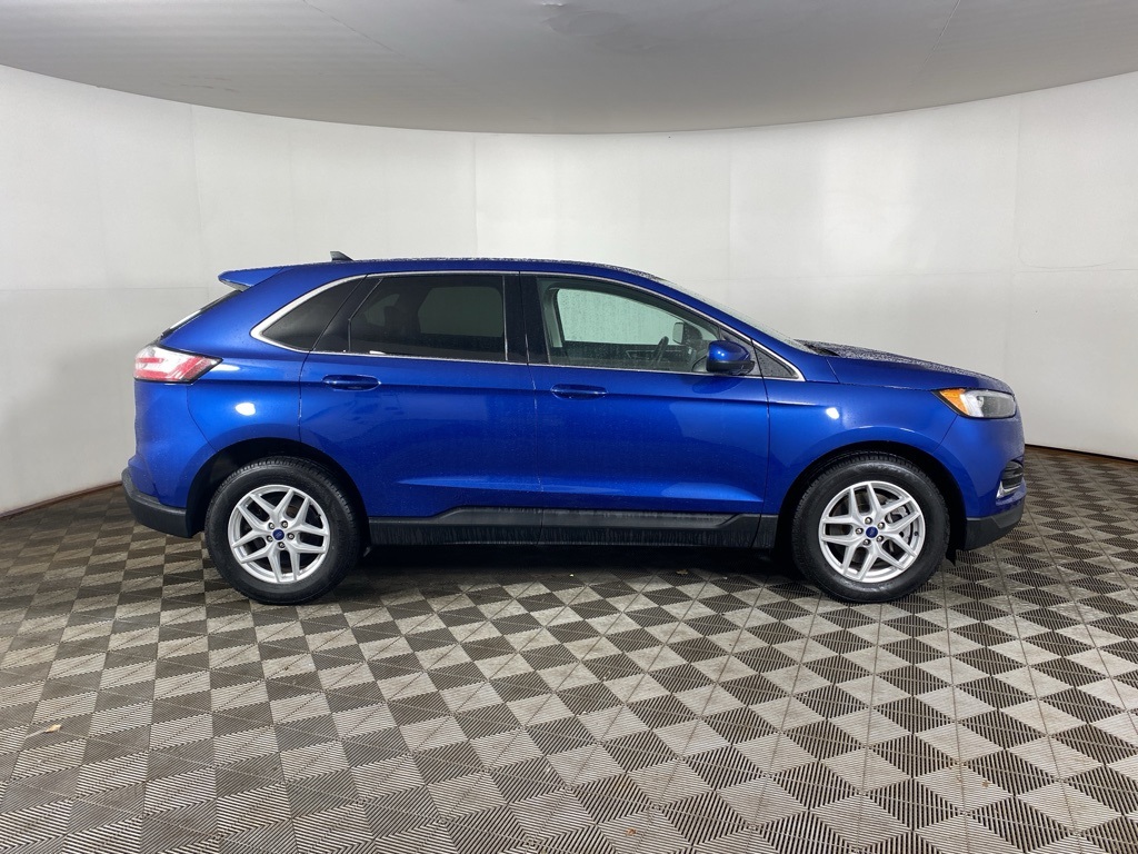 2022 Ford Edge SEL photo 2