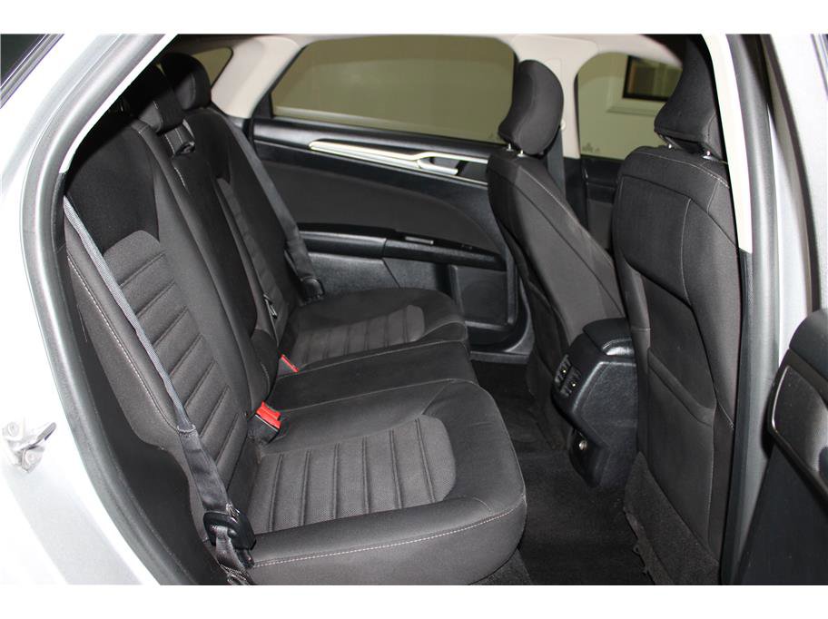2017 Ford Fusion SE photo 18