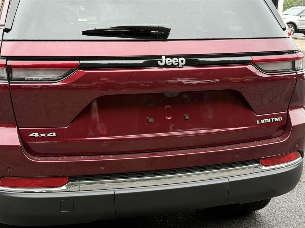 2025 Jeep Grand Cherokee Limited photo 8