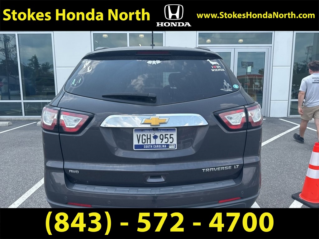 2015 Chevrolet Traverse 1LT photo 3