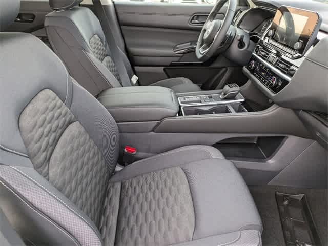 2025 Nissan Pathfinder SV photo 11