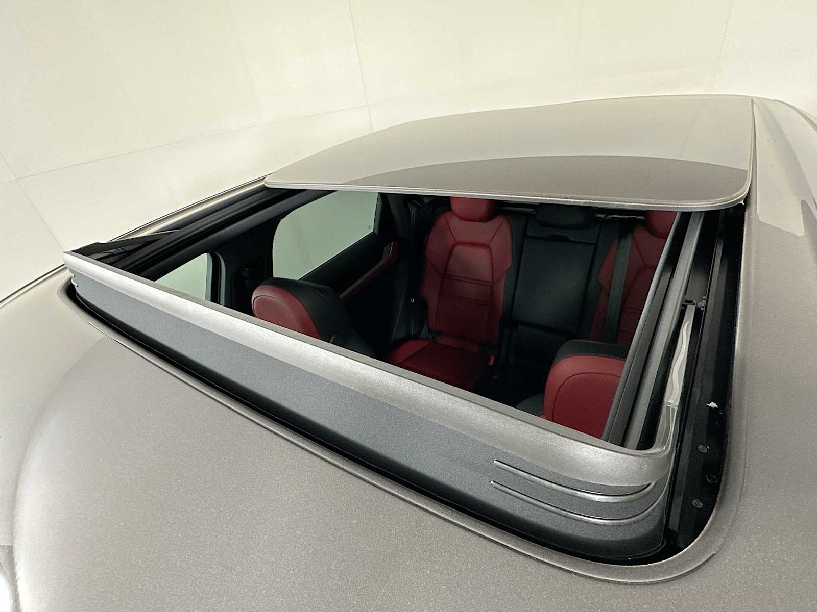2025 Porsche Cayenne S photo 19