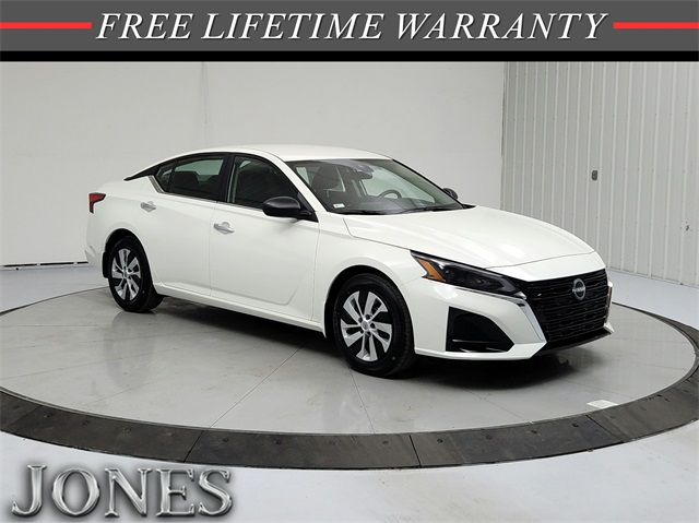 2025 Nissan Altima S's photo