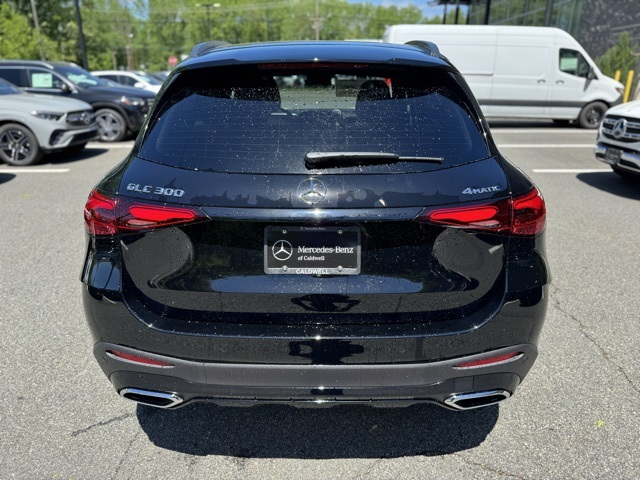 2025 Mercedes Benz GLC 300 4MATIC photo 4