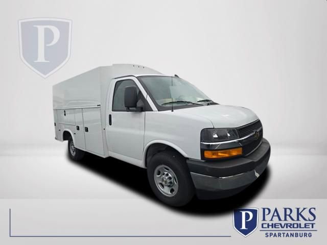 2025 Chevrolet Express Base's photo