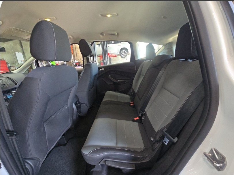 2016 Ford C-Max Hybrid SE photo 9