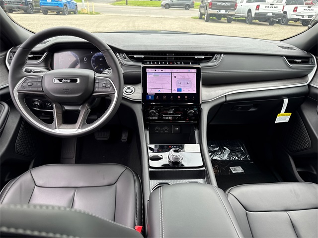 2025 Jeep Grand Cherokee Limited photo 2